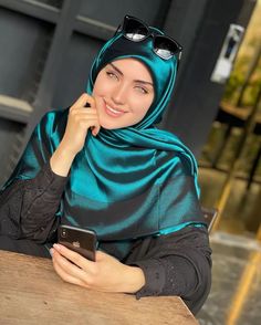روسری پوست روشن