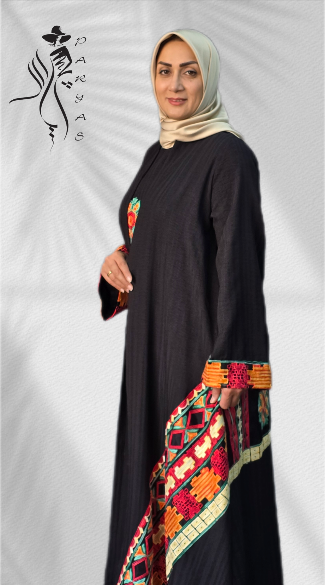 مانتو مشکی گلدوزی شده