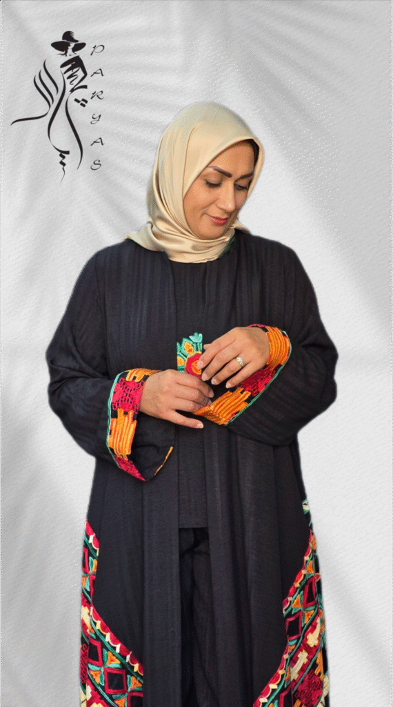 مانتو مشکی گلدوزی شده