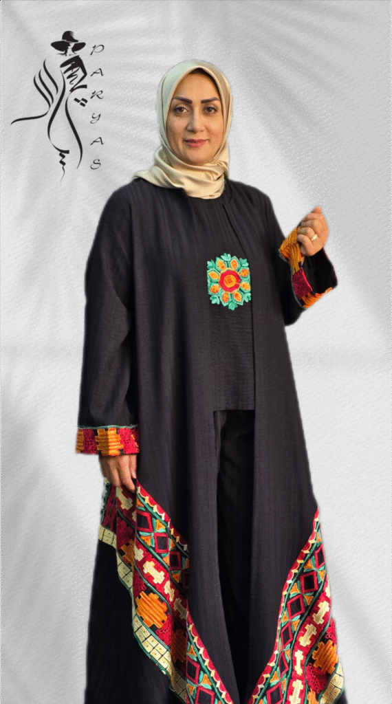 مانتو مشکی گلدوزی شده