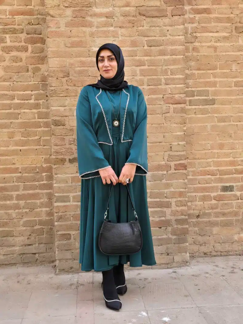 جدیدترین مدل‌های خرید مانتو و لباس شب یلدا ۱۴۰۴ را اینجا ببینید! ۱۲ استایل شیک و ترند زمستانی را کشف کنید و با تخفیفات ویژه برای شب چله آماده شوید.
